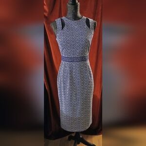 MAGGY LONDON Elegant Blue and White Patterned Sheath Dress